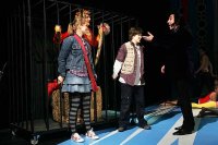 A kisfi� meg az oroszl�nok