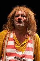 A kisfi� meg az oroszl�nok