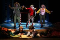 A kisfi� meg az oroszl�nok