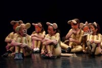 A Keresztury �MK M�v�szeti Iskol�j�nak tanul�i 