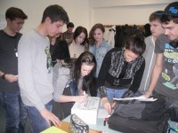 HELL� K�LF�LD! ITT VAGYOK! B�thory Istv�n Sz�khelyiskola &ndash; P�terdombi Szakk�pz� Iskola, 12.D